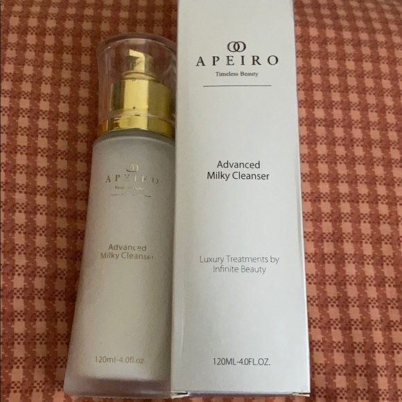 Advanced Milky Cleanser - Picture 3 of 3